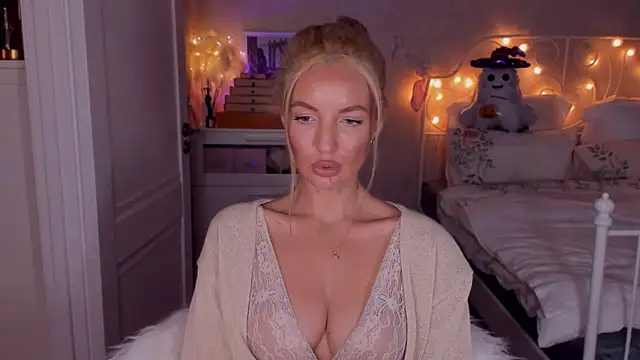 aestetick online show from October 21, 1:12 pm