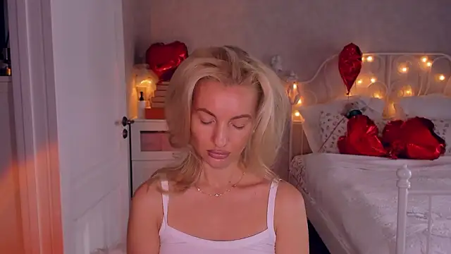 aestetick online show from February 27, 9:20 am