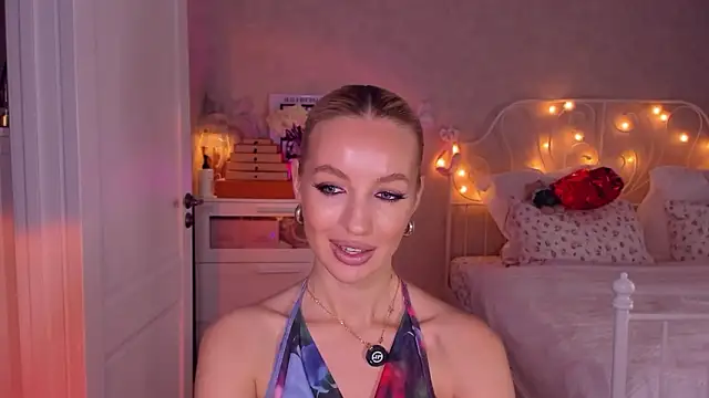 aestetick online show from March 14, 8:42 am