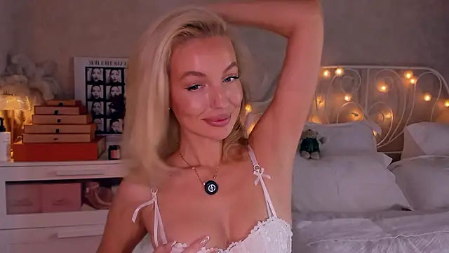 aestetick online show from March 23, 7:23 am