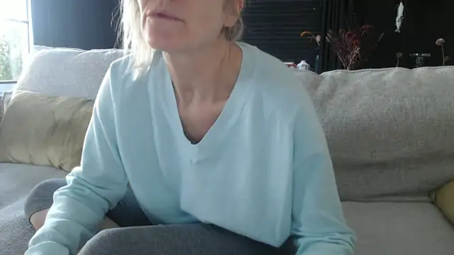 Snapshot of godinflower chatting on September 28, 7:47 am godinflower online show from September 28, 7:47 am