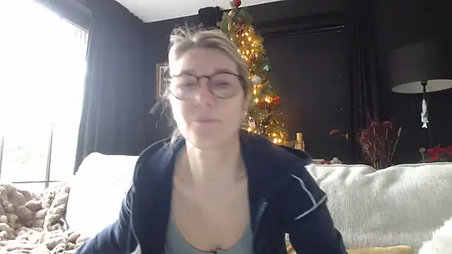 Snapshot of godinflower chatting on December 4, 10:13 am godinflower online show from December 4, 10:13 am