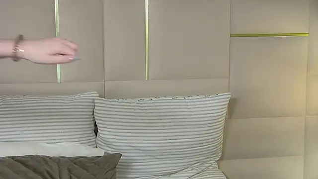 AliceMoreno online show from October 17, 5:04 pm