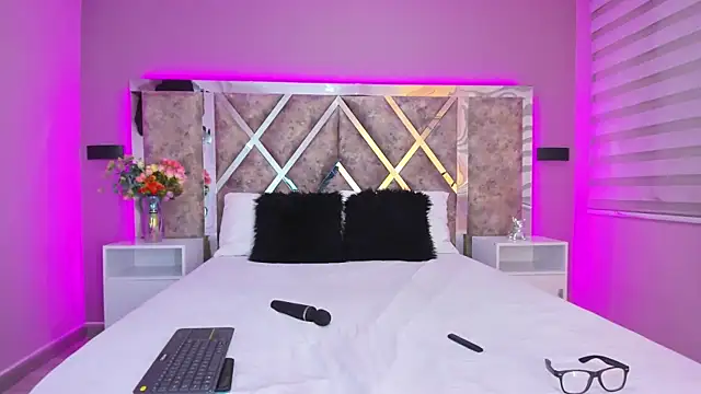 AmmyJones  online show from December 30, 7:32 pm