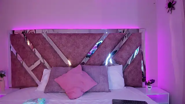 AmmyJones  online show from March 13, 7:39 pm