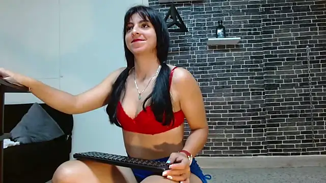 PaulinaRubio  online show from December 27, 3:59 pm