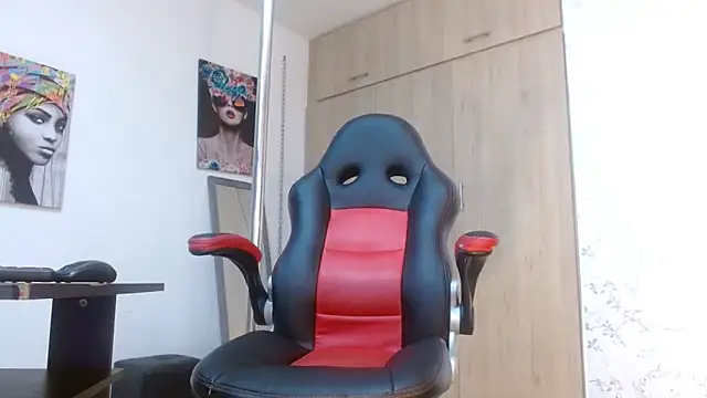 PaulinaRubio  online show from January 7, 10:19 pm