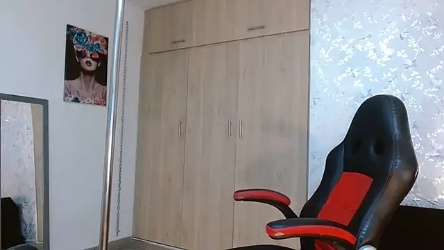 PaulinaRubio  online show from March 6, 10:15 pm