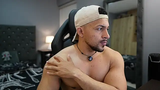 Snapshot of Martin_Logan chatting on March 29, 12:10 am Martin Logan online show from March 29, 12:10 am