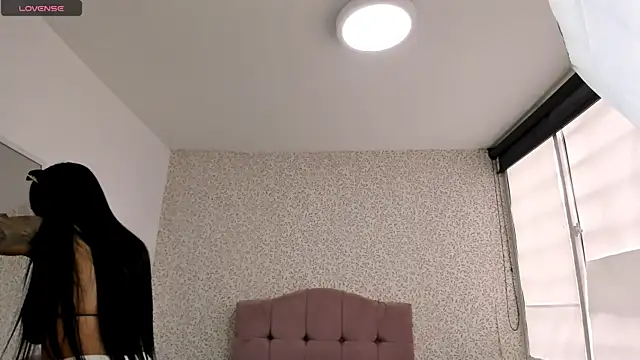 Snapshot of CharlotteeGray_ chatting on December 13, 7:53 pm CharlotteeGray online show from December 13, 7:53 pm