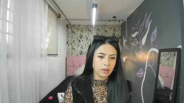 Snapshot of CharlotteeGray_ chatting on February 6, 7:40 pm CharlotteeGray online show from February 6, 7:40 pm