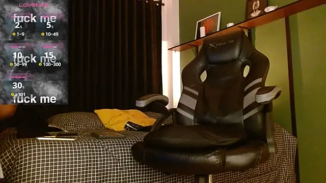 Snapshot of castle_87 chatting on October 18, 6:08 pm castle 87 online show from October 18, 6:08 pm