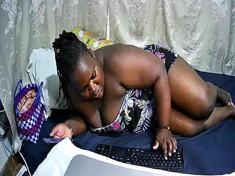 Snapshot of happy_sonia chatting on October 28, 8:55 pm happy sonia online show from October 28, 8:55 pm