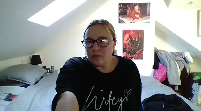 scrummymummy2 online show from December 19, 1:29 pm