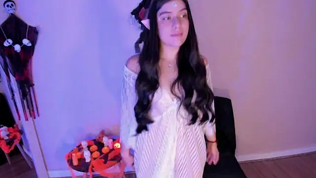 dakotaa   online show from October 31, 8:32 pm