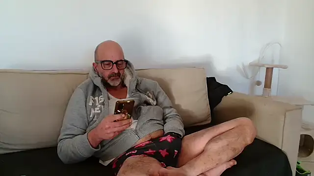 Snapshot of newsimo74 chatting on November 29, 1:47 pm newsimo74 online show from November 29, 1:47 pm