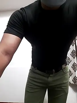 Guyinshortss online show from June 18, 8:13 pm