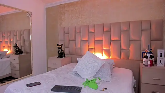 EmmaTorres  online show from October 15, 9:59 pm