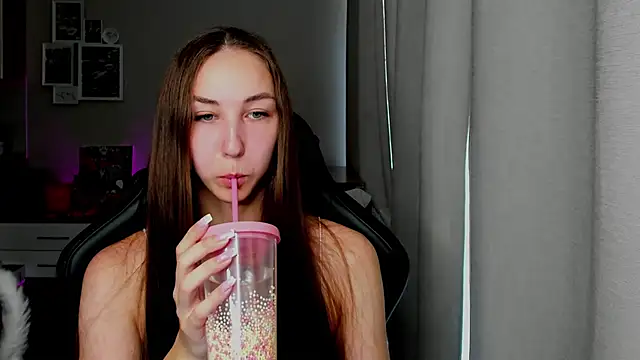 Snapshot of Sm0ly chatting on June 28, 4:07 am Sm0ly online show from June 28, 4:07 am