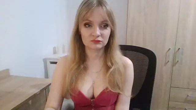 Snapshot of AlmaHoney chatting on October 15, 8:31 pm AlmaHoney online show from October 15, 8:31 pm