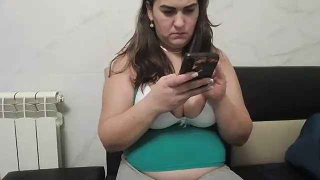 milfmomxx online show from January 14, 7:43 pm