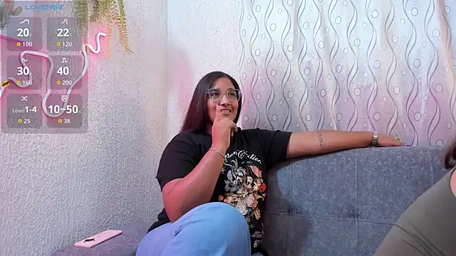 Snapshot of samanthaeliott22 chatting on November 13, 1:04 am samanthaeliott22 online show from November 13, 1:04 am