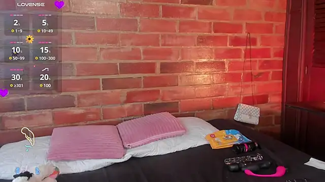 Snapshot of crystalvazquez chatting on February 9, 1:46 pm crystalvazquez online show from February 9, 1:46 pm