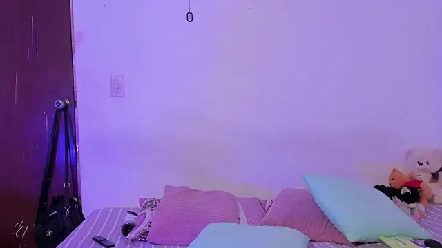 Snapshot of crystalvazquez chatting on October 23, 3:22 pm crystalvazquez online show from October 23, 3:22 pm