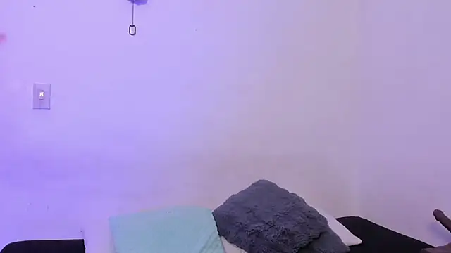 crystalvazquez online show from February 6, 11:46 am