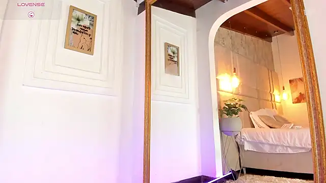 AlessiaLondon online show from March 7, 6:46 am