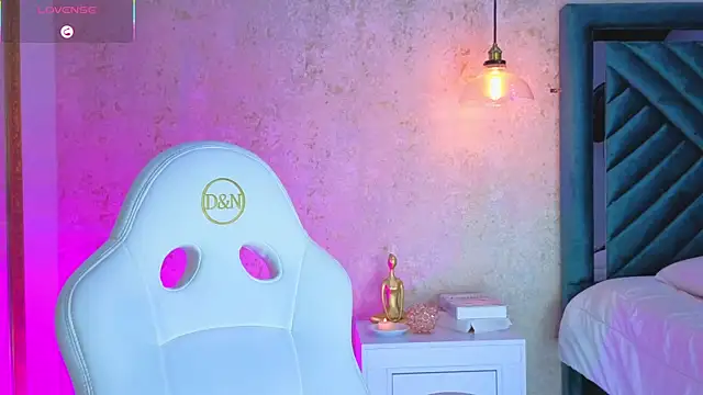 AlessiaLondon online show from November 23, 2:55 am