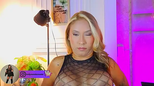 AlessiaLondon online show from June 13, 9:29 am