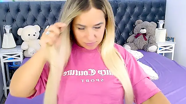 Snapshot of MilenaMiler_X chatting on September 24, 7:17 pm MilenaMiler X online show from September 24, 7:17 pm