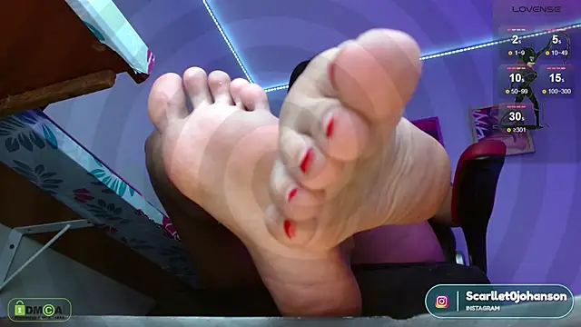 Snapshot of Miss_scarllet_ chatting on December 18, 4:06 pm Miss scarllet online show from December 18, 4:06 pm