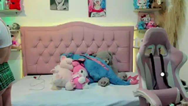 Mia foxx  online show from November 15, 8:05 pm