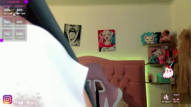 Mia foxx  online show from February 7, 9:07 pm