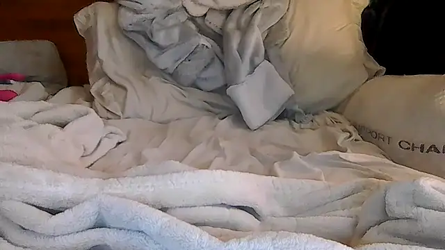 Snapshot of indie-rayne chatting on March 25, 12:33 pm indie-rayne online show from March 25, 12:33 pm