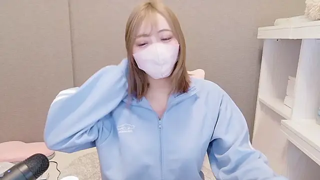 Snapshot of _chanMOMO_ chatting on May 21, 3:30 pm chanMOMO online show from May 21, 3:30 pm
