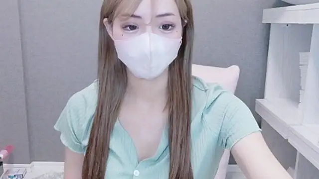Snapshot of _chanMOMO_ chatting on July 13, 11:02 am chanMOMO online show from July 13, 11:02 am