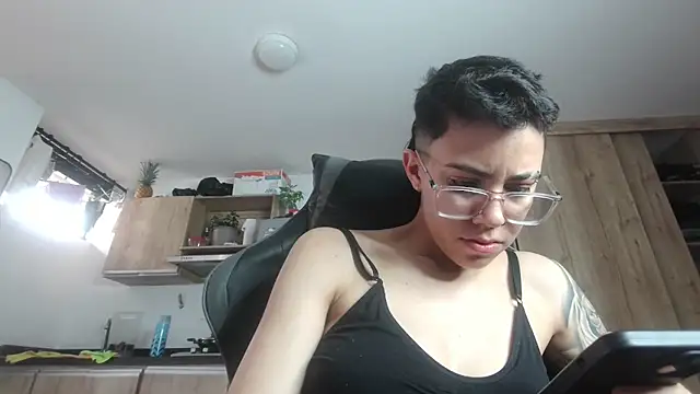Cutie Shy  online show from June 12, 1:10 pm
