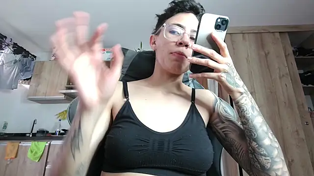 Cutie Shy  online show from June 23, 12:58 pm