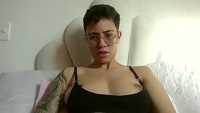 Cutie Shy  online show from July 14, 12:55 pm