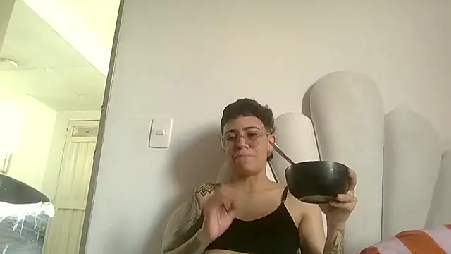 Cutie Shy  online show from July 28, 2:13 pm