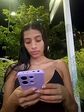 Snapshot of lily_sk chatting on December 12, 3:21 am lily sk online show from December 12, 3:21 am