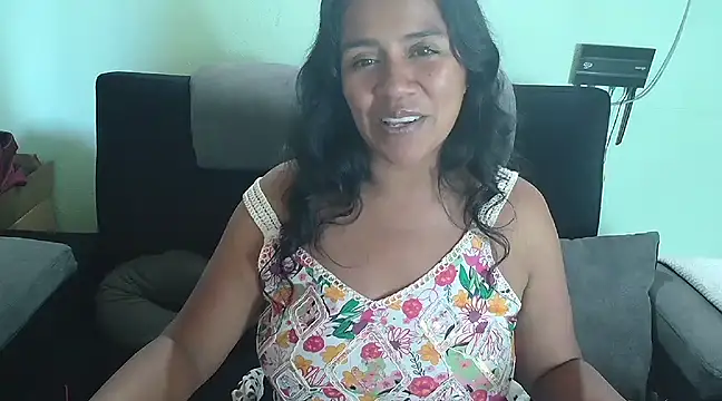 saggil23 online show from December 11, 1:39 pm