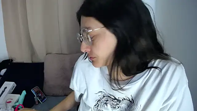 Snapshot of lessliee22_ chatting on March 27, 8:26 am lessliee22 online show from March 27, 8:26 am