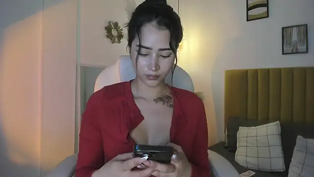 Snapshot of lara_madisson chatting on April 29, 8:18 am lara madisson online show from April 29, 8:18 am