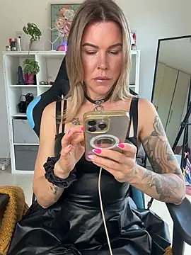 Snapshot of Lara_Bergmann chatting on March 29, 9:53 am Lara Bergmann online show from March 29, 9:53 am