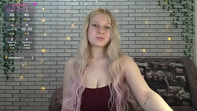 Snapshot of EmiliaDuchess chatting on December 4, 2:26 pm EmiliaDuchess online show from December 4, 2:26 pm
