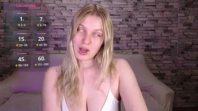 Snapshot of EmiliaDuchess chatting on March 29, 3:45 pm EmiliaDuchess online show from March 29, 3:45 pm